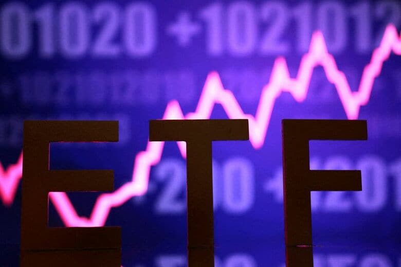 ETFのイメージ写真。2025年10月16日撮影。REUTERS/Dado Ruvic/Illustration