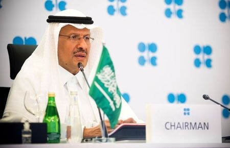 サウジアラビアのエネルギー相、アブドルアジズ・ビン・サルマン王子は２６日、石油市場の「最悪期は過ぎ去った」との認識を示した。写真はアブドルアジズ・ビン・サルマン王子。４月９日撮影。サードパーティー提供（２０２０年　ロイター）