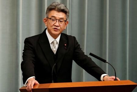 総務省は１２日、東北新社子会社で衛星放送事業を行う東北新社メディアサービスについて、認定取り消しの聴聞を１７日に行うと発表した。写真は、首相官邸で会見する武田良太総務相。２０２０年９月１６日に撮影。（２０２１年　ロイター／Kim Kyung-Hoon）
