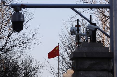 　中国の金融業界３団体は４月１３日、デジタル資産市場の過熱を防ぐためのガイドラインを共同で発表し、ＮＦＴ（非代替性トークン）に関連した金融リスクを警告した。北京で３月３１日撮影（２０２２年　ロイター/Florence Lo）