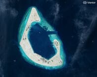 中国の滑走路建設進む、南シナ海アンテロープ礁で＝最新衛星画像