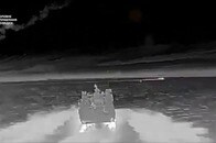 【動画】ロシア黒海艦隊に、ドローンが「突撃」成功の映像を公開...防空ミサイルを回避し、艦艇に突っ込む瞬間