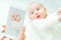 幼い息子が癌で目を失った......スマホの写真から病気を発見するアプリを父親が開発