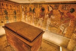 ツタンカーメン王の墓の奥にある「隠し部屋」は「絶世の美女」の墓なのか？