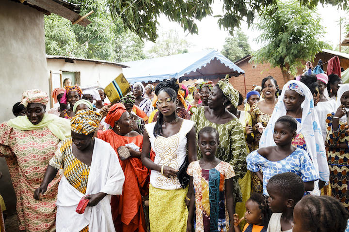 セネガルの伝統的なパーティ　（写真はイメージ）　JordiRamisa-iStock