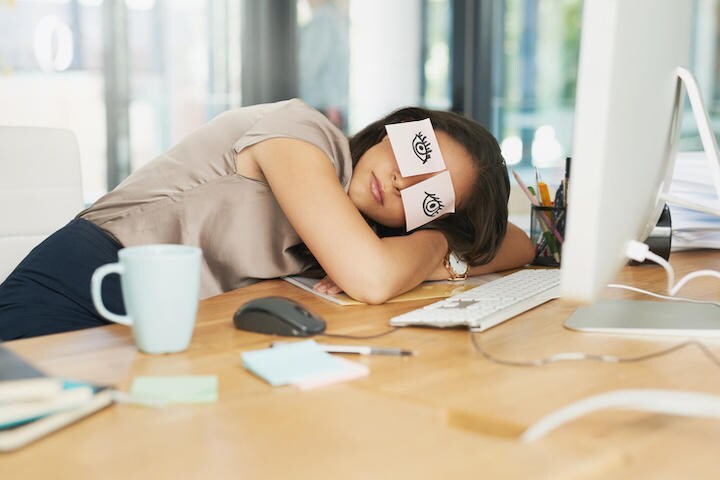 日本の女性の睡眠不足は早朝の弁当作りが原因？　PeopleImages/iStock.