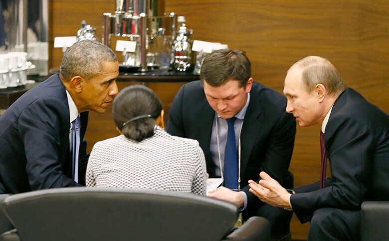 トルコ・アンタルヤのＧ20サミット会場でオバマとプーチンは膝詰めで話し合っていた　Cem Oksuz-REUTERS