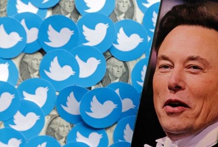 米実業家イーロン・マスク氏が米ツイッター上の「ボット」と呼ばれる実態に乏しいアカウントやスパム（迷惑）アカウントに関する詳細な情報を得る一環として、広告技術会社２社に対し資料の提示を求めていることが、米デラウェア州の裁判所に１８日に提出された資料で分かった。１０日撮影（２０２２年　ロイター/Dado Ruvic/Illustration）