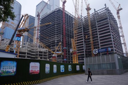　１０月１８日、中国国家統計局が発表した１─９月の不動産投資は前年同期比１０．１％減少した。写真は北京の建設現場で７月撮影（２０２４　ロイター／Tingshu Wang）