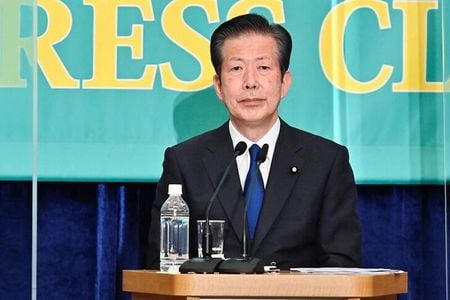 　１０月２８日、公明党の山口那津男代表（写真）は、政府が反撃能力の手段として米国製巡航ミサイル「トマホーク」の購入を米政府に打診しているとの報道に関連して「（反撃能力に関しては）これから与党の協議のなかで詰めていくと思う」と語った。写真は都内で６月、代表撮影（２０２２年　ロイター）