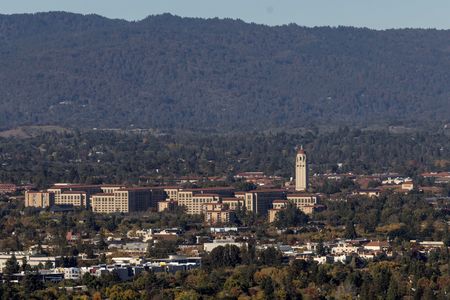 　ボンディ米司法長官は２７日、人種を考慮した入学選考は違憲とした連邦最高裁の判断を順守しているか、スタンフォード大学（写真）など４校の調査を指示したと明らかにした。２０２１年１０月、カリフォルニア州スタンフォードで撮影（２０２５年　ロイター／Carlos Barria）