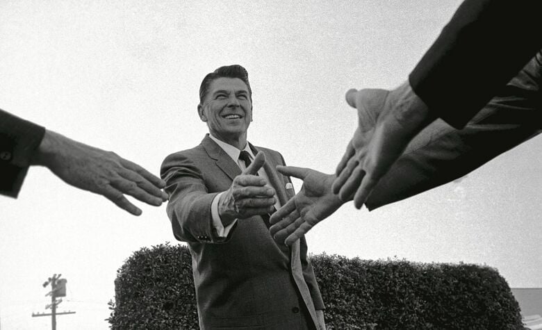 1966年、元俳優のレーガンは｢知的エリート｣に有権者の不満の矛先を向けさせ、テレビ映えするイメージをつくり上げて知事選を制した　BETTMANN/GETTY IMAGES