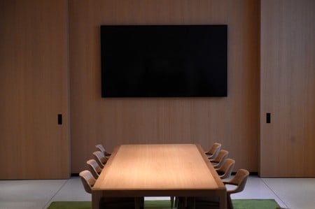 　米企業の最高経営責任者（ＣＥＯ）の報酬は、海外の競合企業の製品に対する輸入規制が強化されると大幅に増加することが、直近に公表された研究論文で明らかになった。写真はカーネギー図書館。５月９日、ワシントンで撮影（２０１９年　ロイター/Clodagh Kilcoyne）