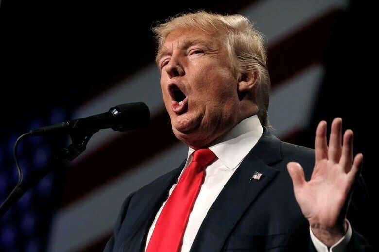 １０月６日、米大統領選の共和党候補ドナルド・トランプ氏（写真）は、大統領に就任した場合、連邦機関の規制を最大７０％廃止する方針を明らかにした。５日撮影（２０１６年　ロイター/Mike Segar）
