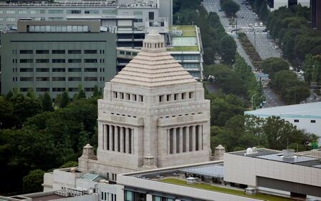 １１月１９日、衆議院本会議は、気候危機を訴え、脱炭素社会の早期実現を呼びかける「気候非常事態宣言決議」を与野党の賛成多数で可決した。国会議事堂で２０１６年７月撮影（２０２０年　ロイター/Toru Hanai）