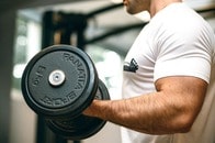 なぜ「あなたの筋トレ」は伸び悩んでいるのか？...筋肉は「光る電球」だった