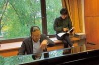 ピアニスト務川慧悟が語る、盟友・反田恭平の素顔と資質