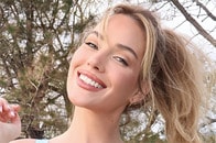 目のやり場に困る...元プロゴルファー女性の「密着ウェア」にネット騒然　「節度が全くない」