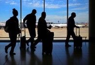 暴力事件の影で見過ごされる旅客機内のセクハラ　航空会社は対応を