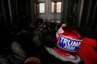 前代未聞の米議会乱入騒ぎ、トランプ自ら激しい抗議で扇動
