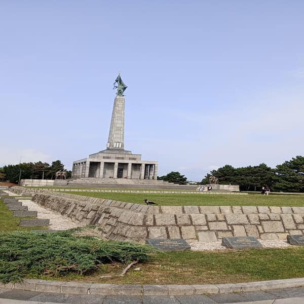 ソ連兵の戦死者を称えたスラビン