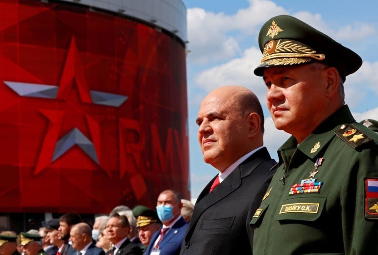 セルゲイ・ショイグ国防相（右、2020年8月）　Sputnik/Dmitry Astakhov/Pool via REUTERS