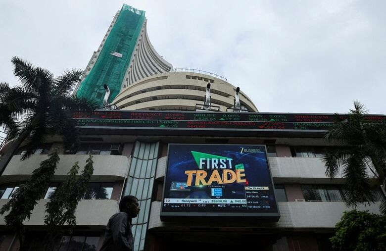 写真はボンベイ証券取引所の建物。2025年8月、インドのムンバイで撮影。 REUTERS/Francis Mascarenhas