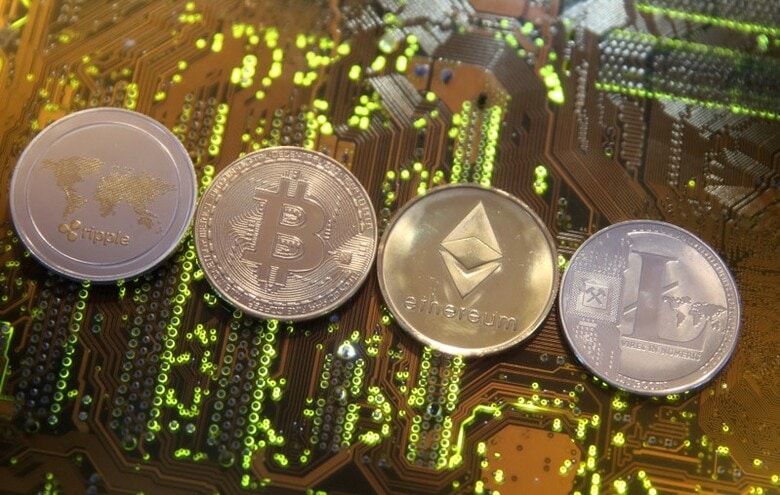２月１６日、仮想通貨取引所が加盟する２つの業界団体が４月に統合する方向で調整していることが分かった。写真はサラエボで１３日撮影（２０１８年　ロイター／Dado Ruvic）