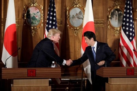 　４月３日、今月の日米首脳会談で、安倍首相は対北朝鮮政策における日米韓の協調体制を再確認し、米朝首脳会談で拉致問題を取り上げるよう求めるが「温度差」が露呈する可能性もあり、会談の成果には不透明感が漂う。都内で昨年１１月撮影（２０１８年　ロイター／Kiyoshi Ota/Pool）