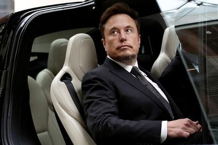　米電気自動車（ＥＶ）大手テスラなどを率いる実業家イーロン・マスク氏（写真）は、大統領選でトランプ前大統領を初めて公に支持した。昨年５月撮影（２０２４年　ロイター/Tingshu Wang）