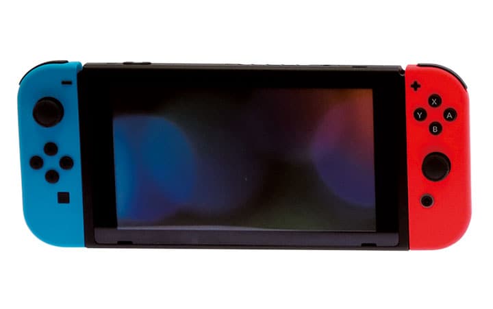 任天堂が社運を懸けるスイッチ（写真は携帯モード）の滑り出しは好調　Kim Kyung-hoon-REUTERS