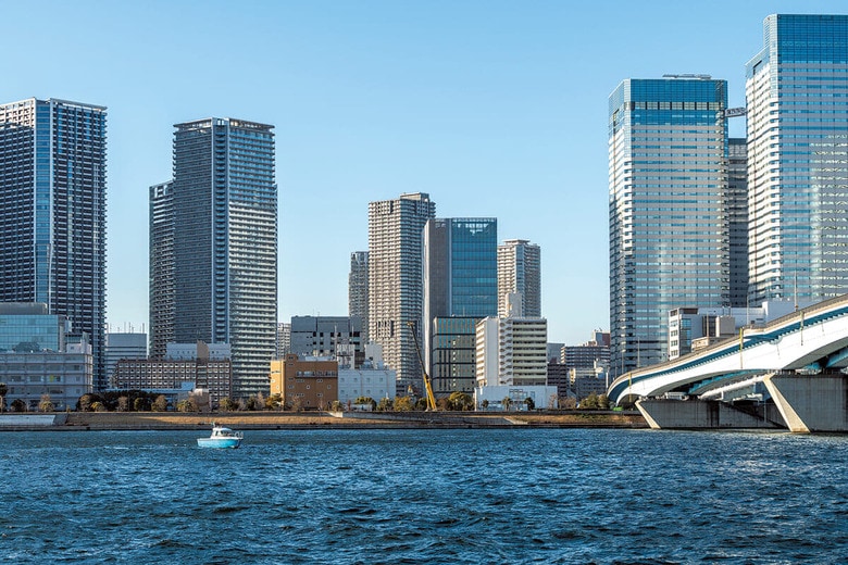 都内の晴海や豊洲など湾岸エリアの高級物件は外国人にも人気　WHITEMT/SHUTTERSTOCK
