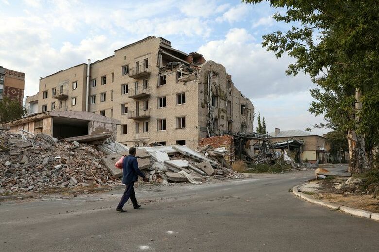 ロシアの空爆で破壊された建物、ウクライナのドネツク州で2024年9月撮影　REUTERS/Anton Shynkarenko