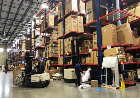 米商務省が１７日発表した８月の企業在庫は前月から０．４％増加した。２０１８年１２月撮影（２０２３年　ロイター/Richa Naidu/File Photo）