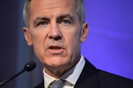 １１月１１日、英国のジャビド財務相は、与党・保守党が１２月１２日の総選挙で勝利した場合、イングランド銀行（英中銀）の新総裁を「極めて迅速に」指名すると述べ、党としてカーニー現総裁（写真）の任期を延長する必要はないとの判断を明らかにした。米ワシントンで１０が撮影（２０１９年　ロイター/Mike Theiler）