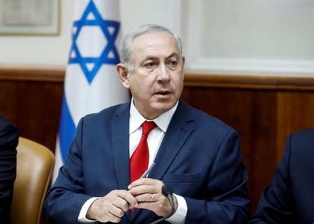 　５月２８日、イスラエルのネタニヤフ首相（写真）は、来週欧州を歴訪し、独仏首脳とイラン問題について協議すると明らかにした。写真はエルサレムの首相官邸で２７日撮影（２０１８年　ロイター）