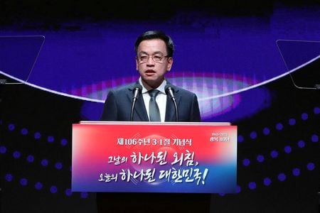 韓国の崔相穆大統領代行は１７日、米エネルギー省が韓国を国家安全保障や核不拡散などの観点で注意が必要な「敏感国」に指定したことを受け、科学技術やエネルギーを巡る協力に悪影響が及ばないよう、米国と協力するよう各省庁に要請した。１日撮影（２０２５年　ロイター/Chung Sung-Jun/Pool via REUTERS）