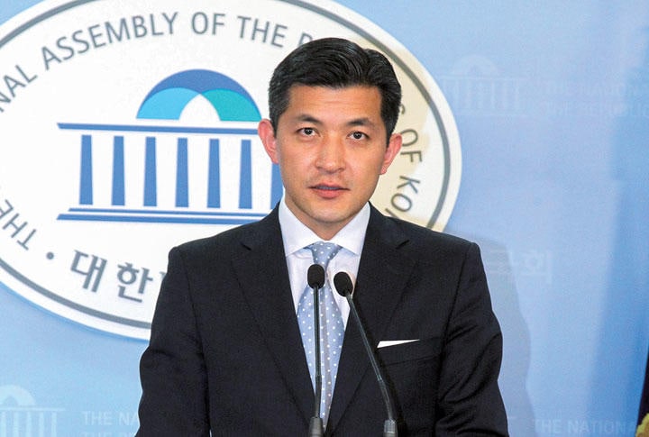 複数の政党が洪を仲間に引き入れようと躍起になっているようだ　YONHAP NEWS/AFLO