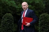 英国防相が辞任表明、軍事支出巡る対立で　政権に打撃
