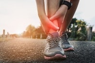 虫刺されに見える？ 足首の「謎の灰色の傷」の中から思わぬものが出てきた...患者には心当たりが