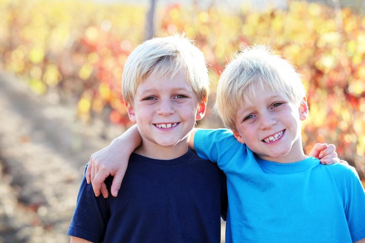 一卵性双生児は、同一の遺伝情報を持っていると思われてきたが......  heidijpix-iStock