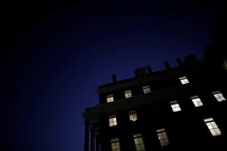 　 ９月１２日、  米国の大学が今、奴隷制に関わった過去を直視し、償いを進めている。写真は、奴隷により建設されたとされるジョージタウン大学の寮。首都ワシントンで２０１９年８月撮影（２０２３年　ロイター/Carlos Barria）