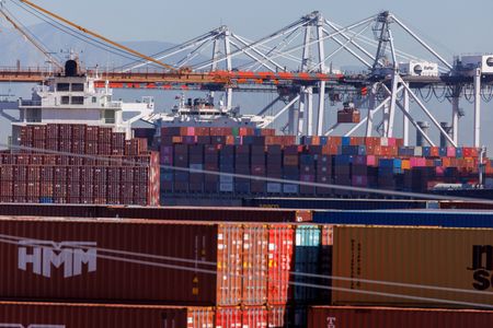 　８月１７日、米国の主要港であるロサンゼルス港のトップ、ジーン・セロカ港湾局長は、新型コロナウイルス流行を経て盛り上がっていた消費支出が落ち着き、小売業者が注文を取り消しているとして、８月の同港の輸入は過去最高水準から軟化し始めると予想した。２０２１年１１月撮影（２０２２年　ロイター/Mike Blake）