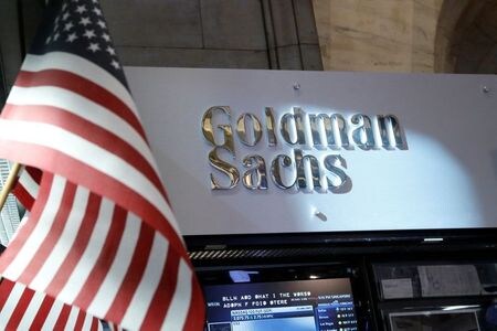 米ゴールドマン・サックスの第３・四半期決算は利益が６６％増加し、市場予想を大幅に上回った。活況なＭ＆Ａが寄与した。２０１３年７月、ニューヨーク証券取引所で撮影（２０２１年　ロイター／Brendan McDermid）