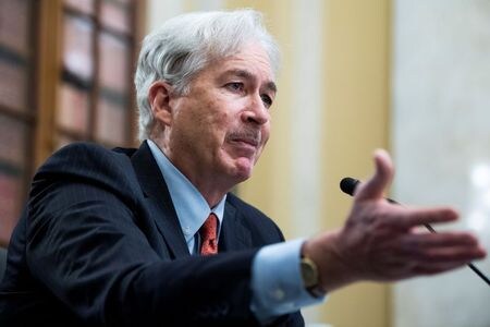 　２月２４日、米ＣＩＡ長官に指名されたバーンズ元国務副長官は、上院情報委員会の指名承認公聴会で、中国と競争し、中国の「敵対的で強奪的なリーダーシップ」に対抗することが米国の国家安全保障政策の鍵になると述べた。代表撮影（２０２１年　ロイター）