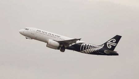 　３月３１日、ニュージーランド（ＮＺ）航空は、今週から数カ月間で、世界の従業員の約３分の１に当たる３５００人を削減（レイオフ）すると発表した。写真はシドニーの空港で２０１８年２月撮影（２０２０年　ロイター／Daniel Munoz）