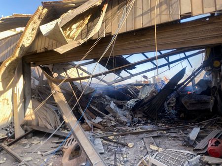 シリアの首都ダマスカス郊外の住宅数棟が１４日、イスラエル軍による攻撃を受け、１５人が死亡、１６人が負傷した。同日撮影（２０２４年　ロイター/Firas Makdesi）