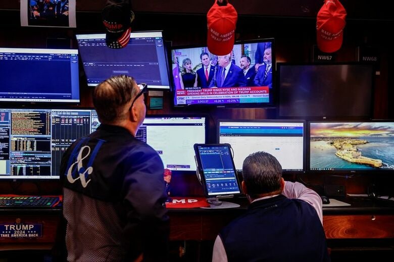 米ニューヨーク証券取引所で６日撮影。REUTERS/Jeenah Moon