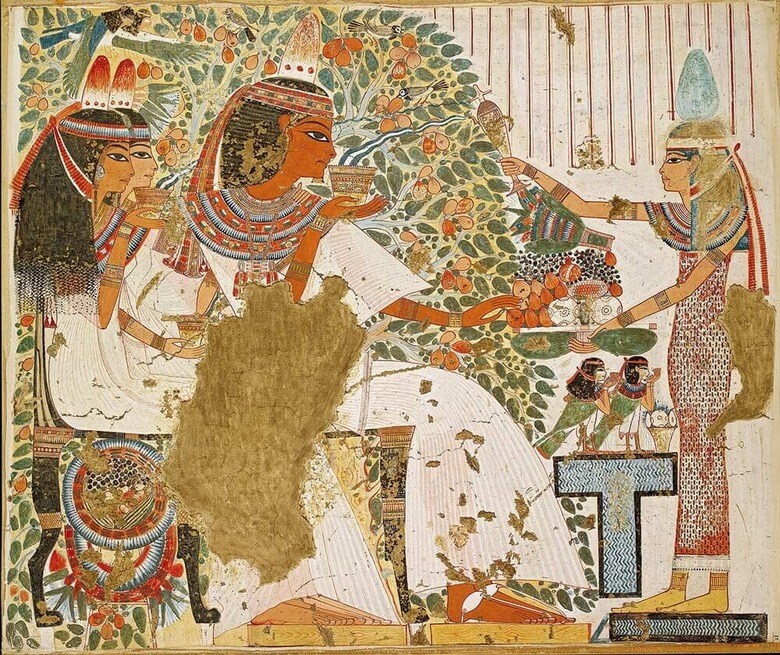 古代エジプトの壁紙に描かれた妖艶な美女たちが口にしているカップに含まれていたものは？　ASHMOLEAN MUSEUMｰHERITAGE IMAGES/GETTY IMAGES