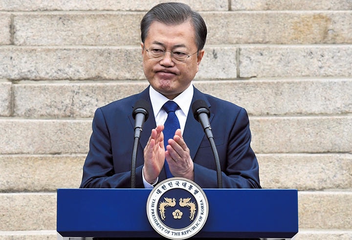 文大統領の与党「共に民主党」が勝利していたが　KIM MIN-HEE-POOL-REUTERS